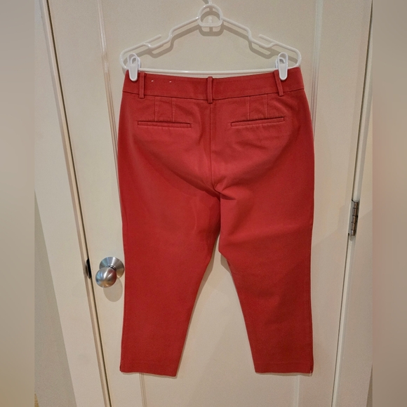 ANN TAYLOR LOFT JULIE STYLE RIVIWRA CROPPED PANT. PINKISH/RED COLOR. SIZE 8. - Picture 2 of 5